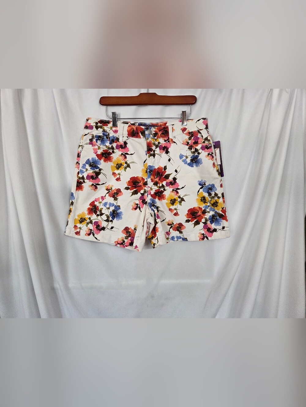 Gloria Vanderbilt White Floral Jean Shorts Size 14 - Picture 5 of 10
